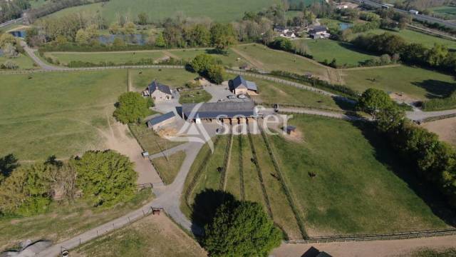 Equestrian property  Mayenne