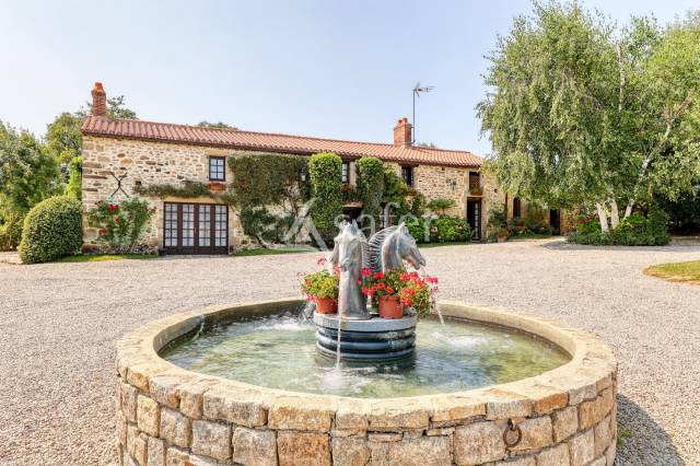 Equestrian property  Vend&eacute;e