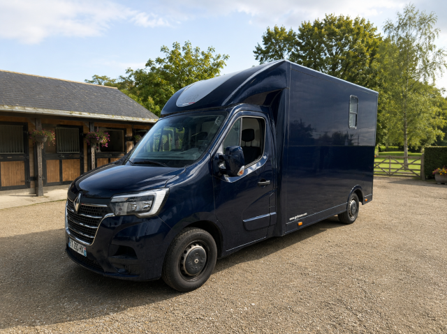 Horsebox HGV Les Vans ACR Renault Master 2021 Used