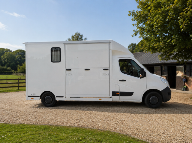Horsebox HGV Les Vans ACR Renault Master 2017 Used