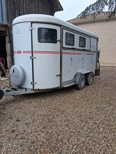 Horse trailer Fautras  3 Stalls 2019 Used