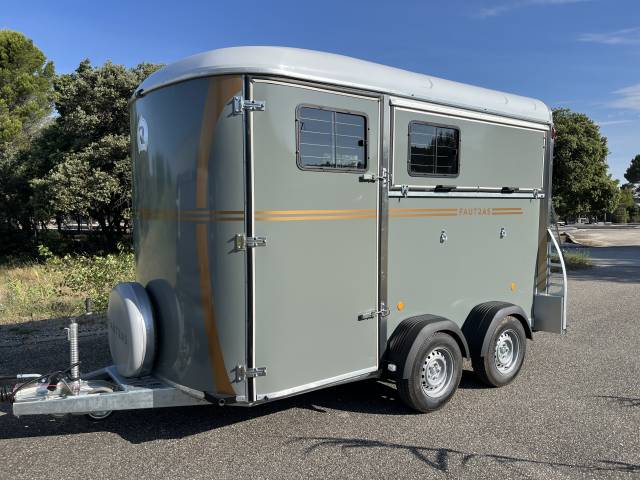 Horse trailer Fautras  2 Stalls 2026 New