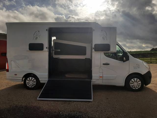 Horsebox HGV Renault Master 2019 Used