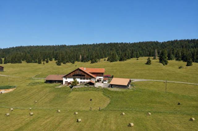 Equestrian farm  Neuch&acirc;tel