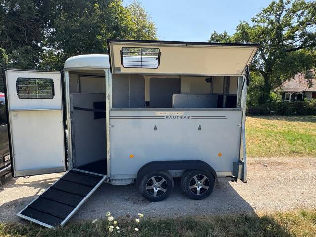 Horse trailer Fautras Oblic +2 2 Stalls 2023 Used