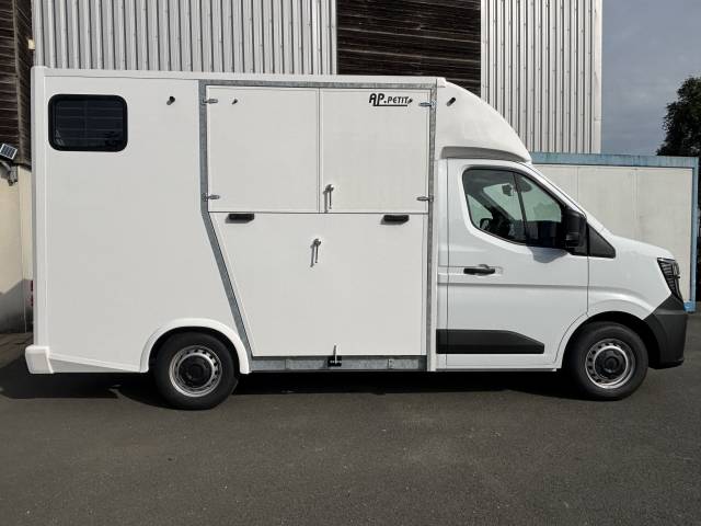 Horsebox HGV AP Petit Nissan Interstar L2 2026 New