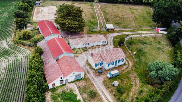 Equestrian property  Vend&eacute;e
