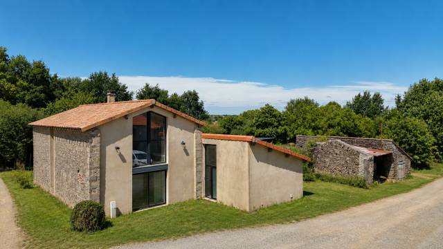 Equestrian property  Vend&eacute;e