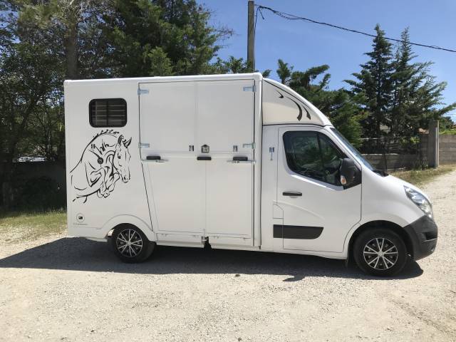 Horsebox HGV Renault  2018 Used