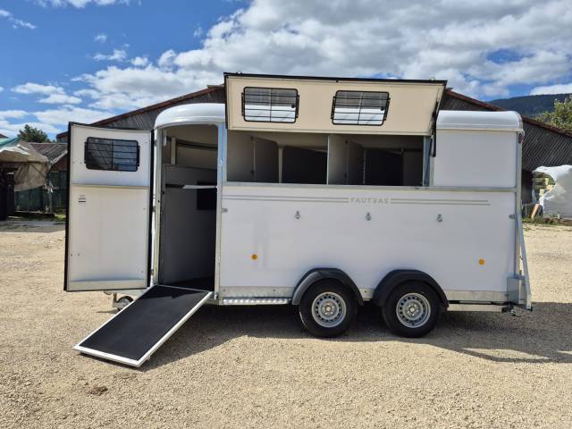Horse trailer Fautras oblic +3 3 Stalls 2026 New