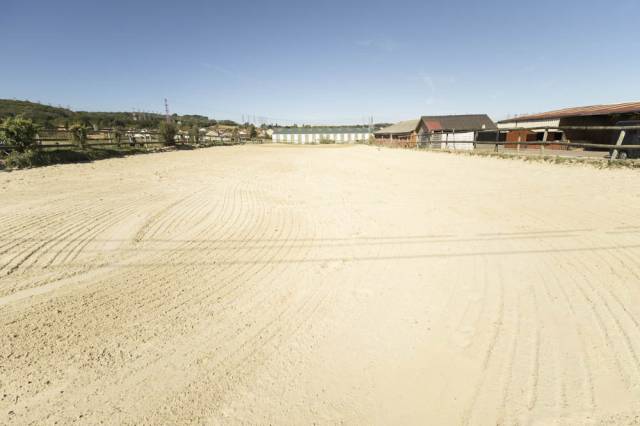 Livery yard  Essonne