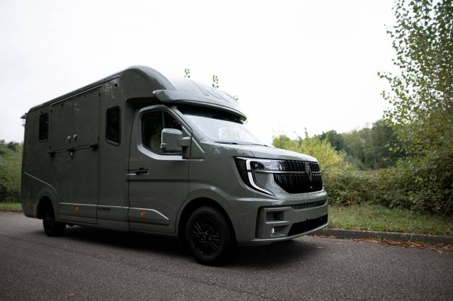 Horsebox HGV Krismar Renault Master 2025 Used