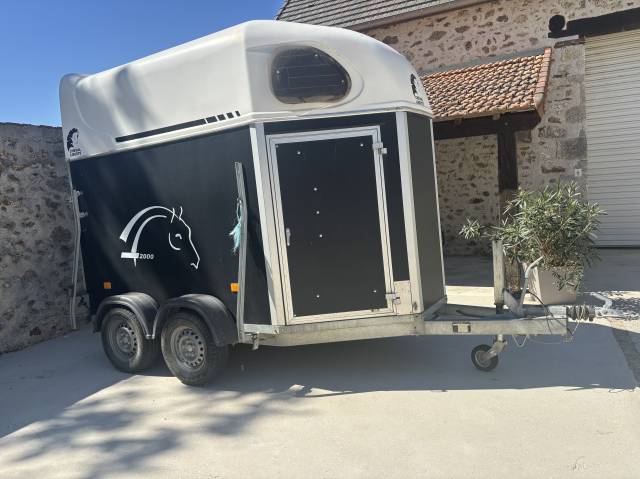Horse trailer Cheval Liberte GOLD 2 Stalls 2010 Used