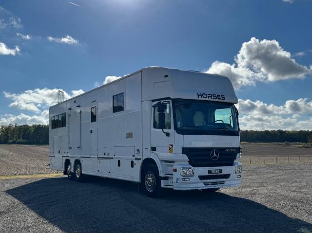 Horsebox NON-HGV Mercedes KRISMAR 2009 Used