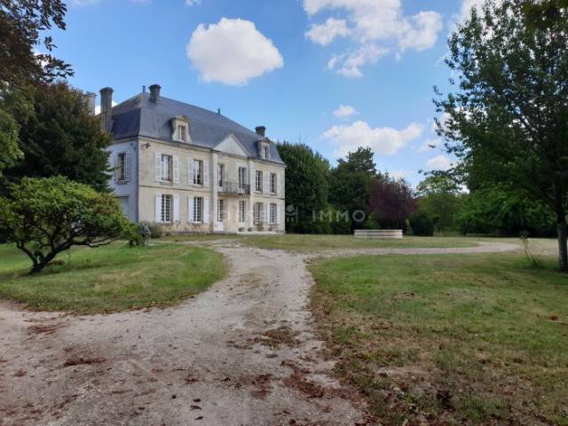 Luxurious equestrian property  Charente-Maritime