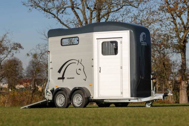 Horse trailer Cheval Liberte Touring Jumping 2 Stalls 2024 New