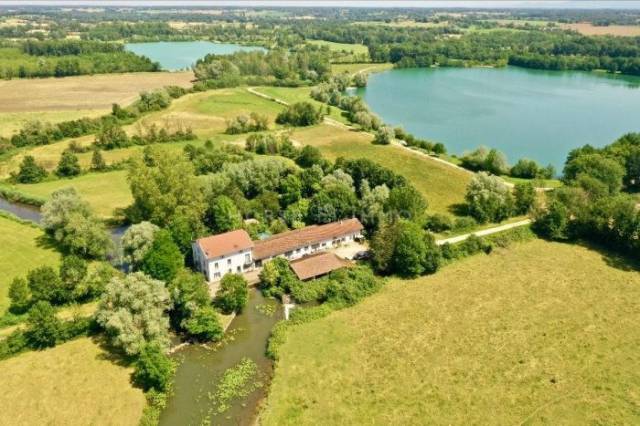 Equestrian property  Ain