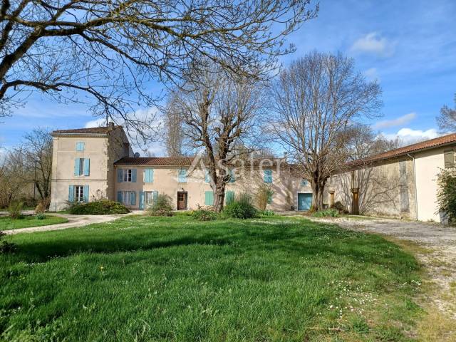 Other country property  Deux-Sèvres