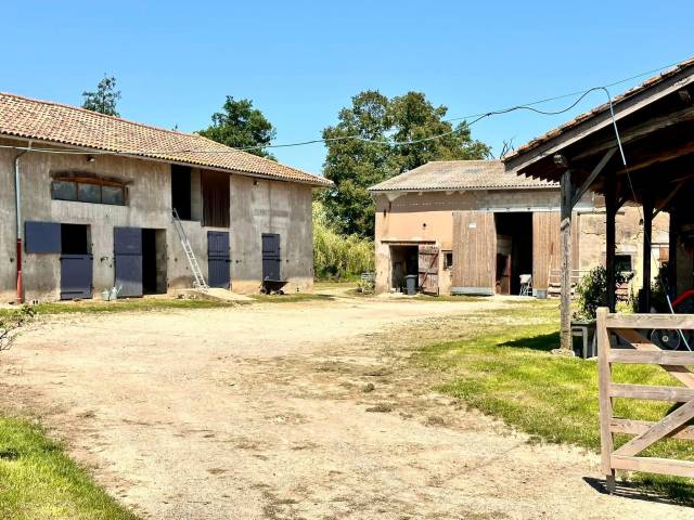 Equestrian property  Ain