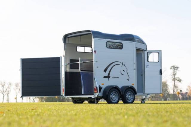 Horse trailer Cheval Liberte Touring jumping 2 Stalls 2024 New