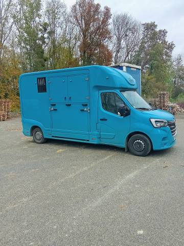 Horse trailer Renault EQUITA 2 Stalls 2023 Used