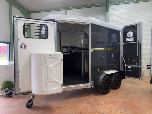 Horse trailer Fautras  2 Stalls 2024 New