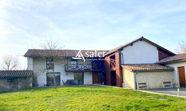 Equestrian property  Ain