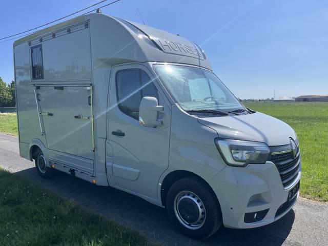 Horsebox HGV Renault Master 2022 Used
