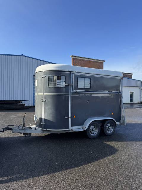 Horse trailer Fautras Oblic 2 2 Stalls 2012 Used