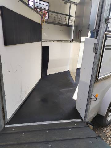 Horse trailer Fautras Victorius oblic 2 2 Stalls 2010 Used