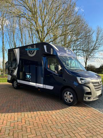 Horsebox HIRE Proteo Stalle 165HP - 3-seater (Theault)