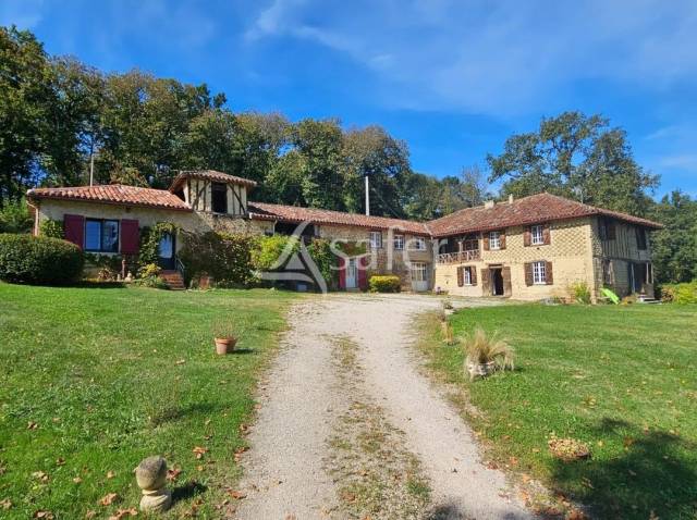 Other country property  Hautes-Pyrénées