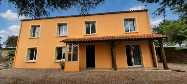Equestrian property  Vend&eacute;e