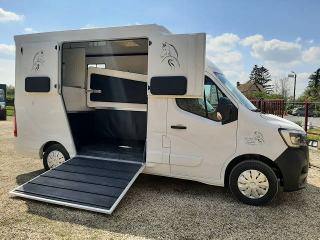 Horsebox HGV Renault Master 2021 Used
