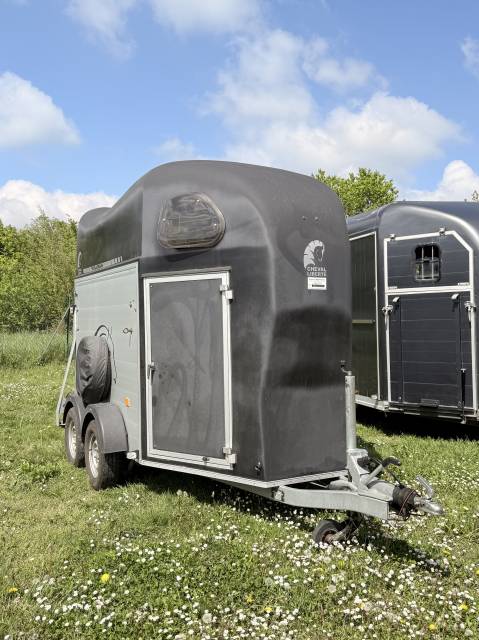 Horse trailer Cheval Liberte TOURING GLOD  2 Stalls 2013 Used