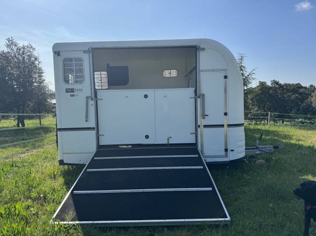 Horse trailer Equi-Trek Space Treka L 2 Stalls 2014 Used