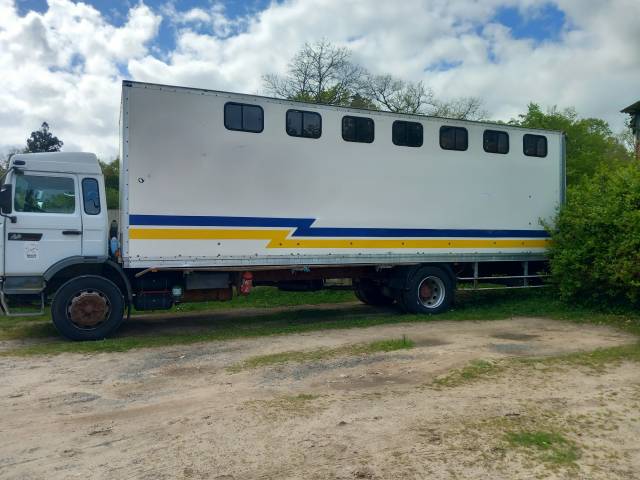Horsebox NON-HGV Renault Midliner 210 1997 Used