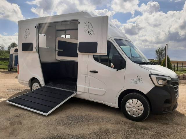 Horsebox HGV Renault Master 2021 Used