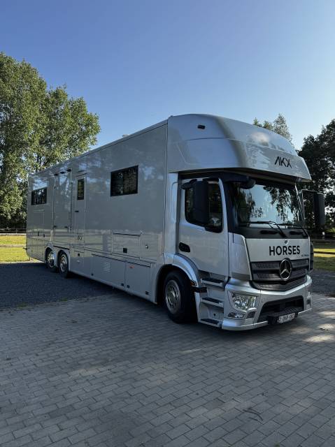 Semitrailer AKX Mercedes actros 2023 Used