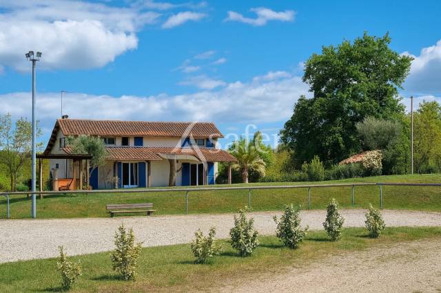 Equestrian property  tarn