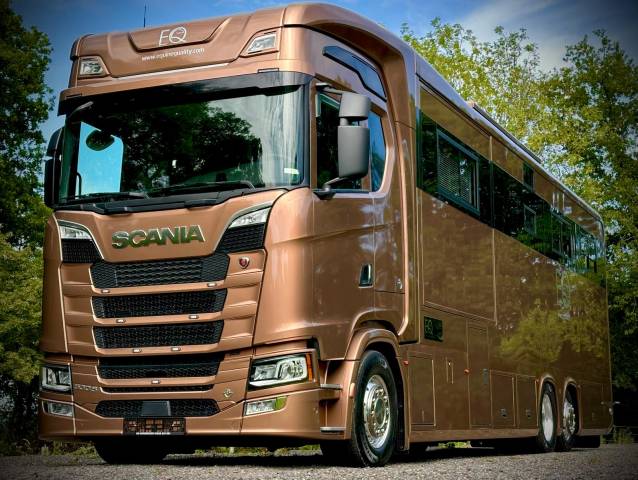 New build Scania Premium Luxury 26-tonne EQ-built horse