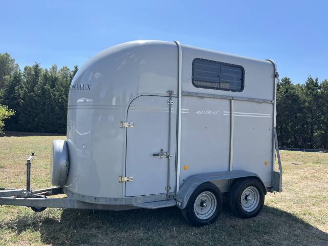 Horse trailer Fautras  2 Stalls 2005 Used