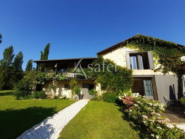 Other country property  Gironde