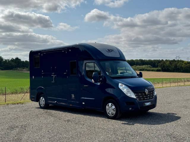 Horsebox HGV Renault STX 2015 Used