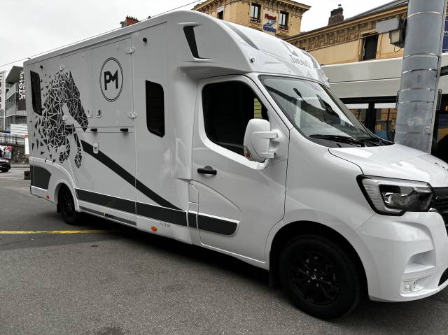 Horsebox HGV Theault Switch - Renault Master 165ch 2024 New