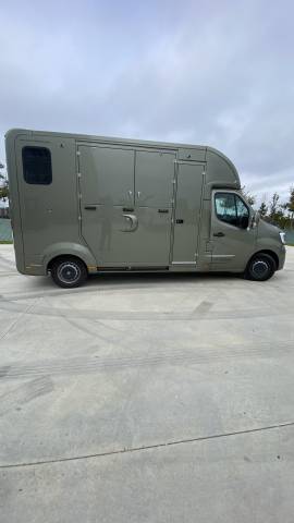 Horsebox HGV Renault  2021 Used