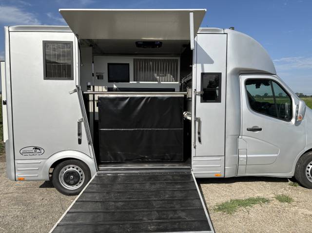 Horsebox HGV Renault Master 2020 New