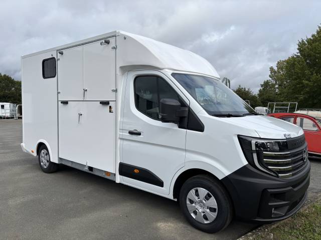 Horsebox HGV AP Petit Nissan interstar L3 2025 New
