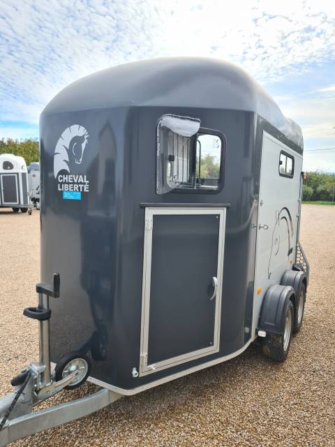 Horse trailer Cheval Liberte Gold 3 2 Stalls 2022 Used