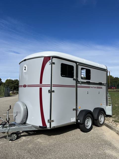 Horse trailer Fautras  2 Stalls 2025 New